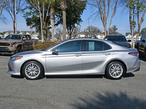 Certified 2020 Toyota Camry XLE image 2