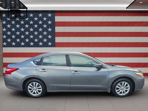 Used 2017 Nissan Altima 2.5 S w/ Power Driver Seat Package FWD image 4