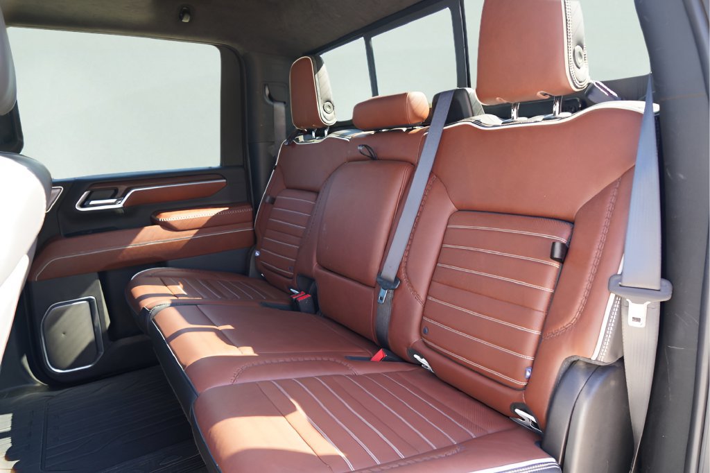 Used 2024 GMC Sierra 3500 Denali Ultimate AWD/4WD image 29