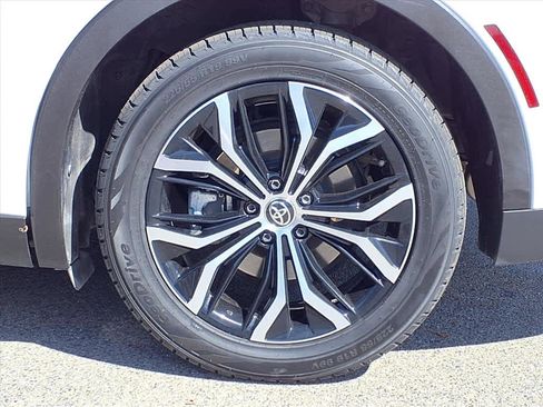 Certified 2023 Toyota Crown XLE image 7