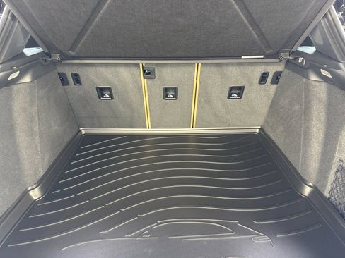 Certified 2025 Porsche Macan image 17