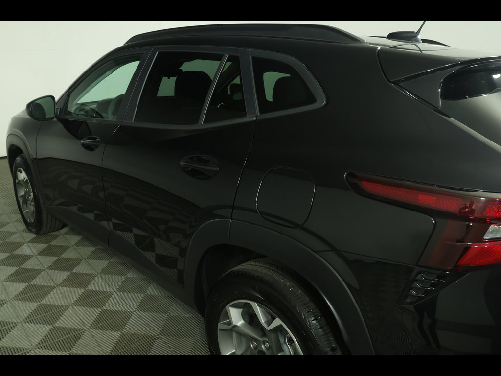 Used 2025 Chevrolet Trax LT FWD image 15