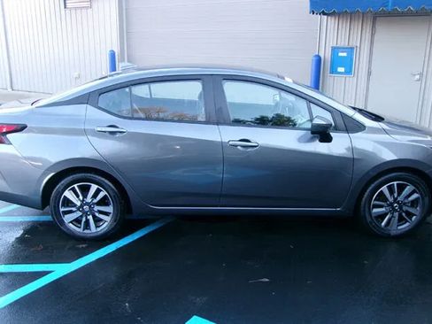 Used 2021 Nissan Versa SV FWD image 6