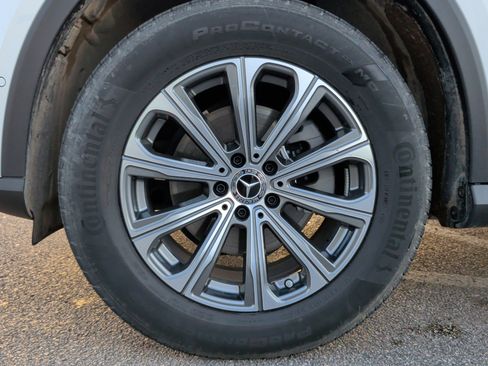 Used 2024 Mercedes-Benz GLC 300 image 12