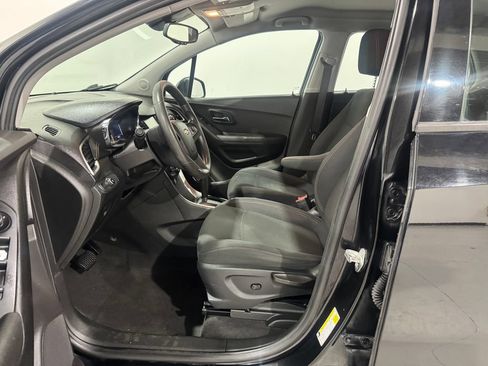 Used 2017 Chevrolet Trax LS AWD/4WD image 12