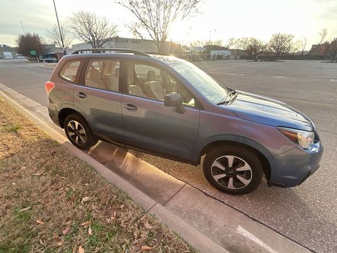 Used 2017 Subaru Forester 2.5i w/ Alloy Wheel Package image 4