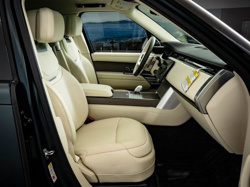 New 2026 Land Rover Range Rover SV image 21