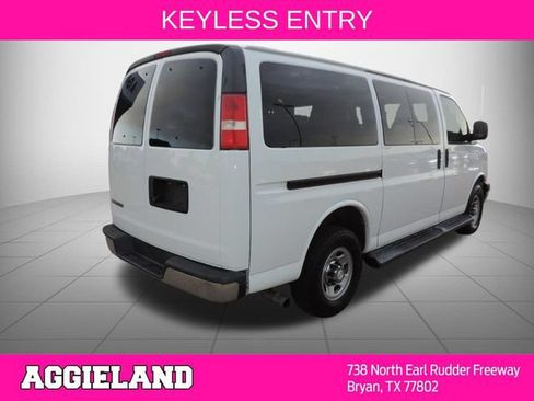 Used 2018 Chevrolet Express 3500 LT w/ LT Preferred Equipment Group RWD image 4