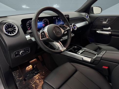 Used 2026 Mercedes-Benz GLB 250 image 4