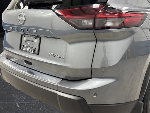 Used 2024 Nissan Rogue SV AWD/4WD image 29