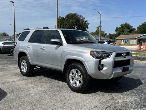 Used 2019 Toyota 4Runner SR5 AWD/4WD image 2