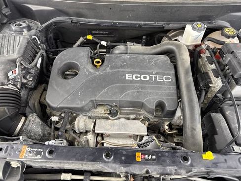 Used 2021 Chevrolet Equinox LS AWD/4WD image 17