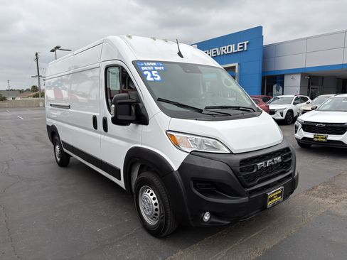 Used 2025 RAM ProMaster 2500 w/ Convenience Group FWD image 2