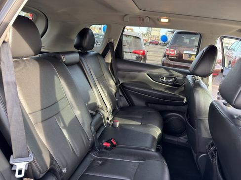 Used 2017 Nissan Rogue SL w/ SL Premium Package image 15