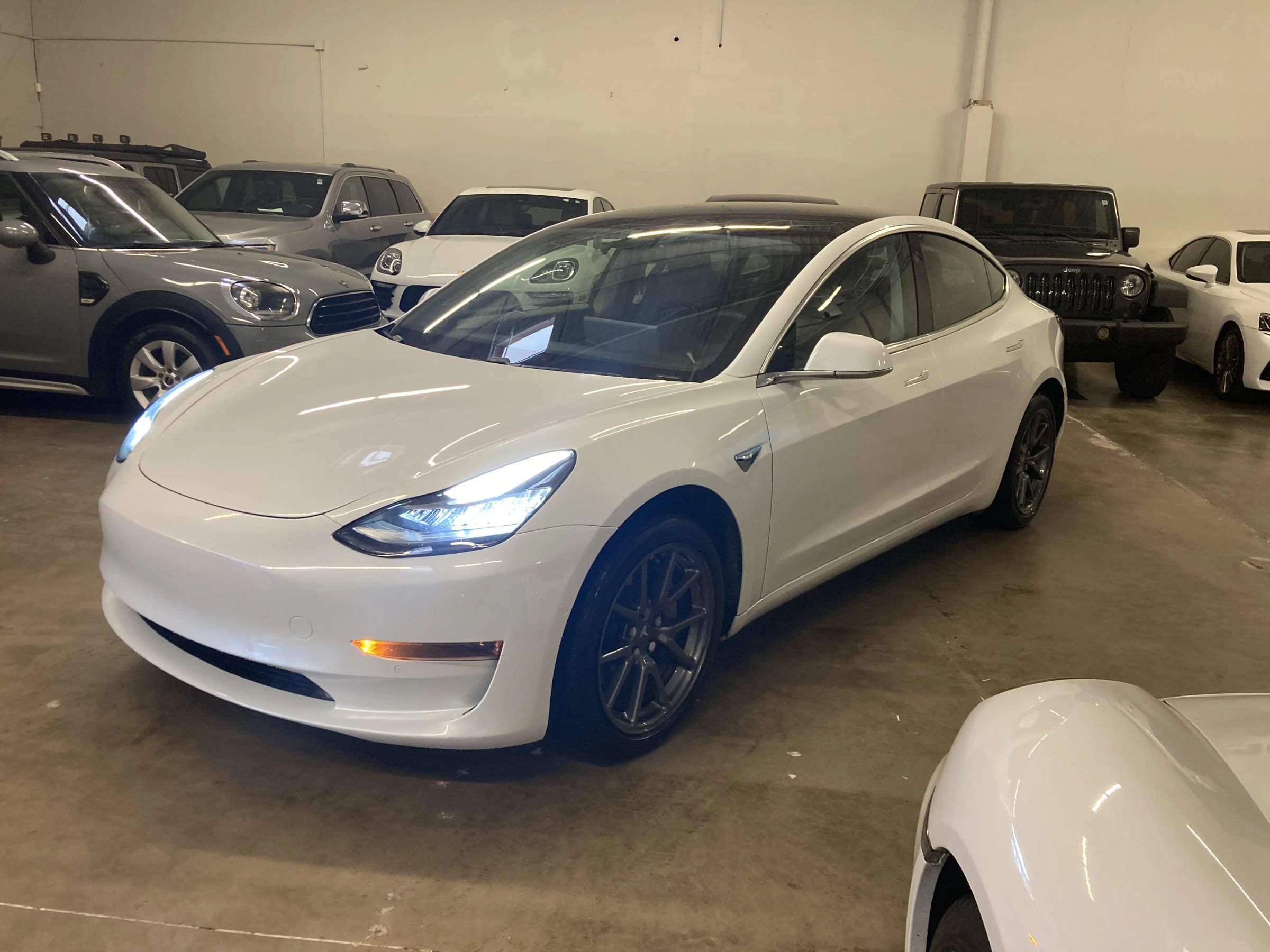 Used 2020 Tesla Model 3 Standard Range Plus RWD image 1
