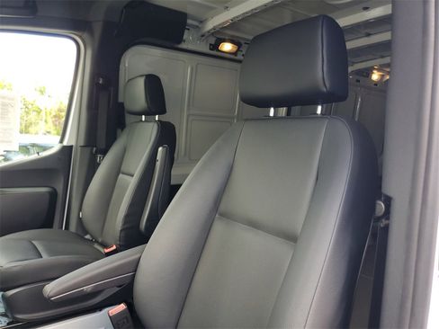 Used 2025 Mercedes-Benz Sprinter 2500 image 15