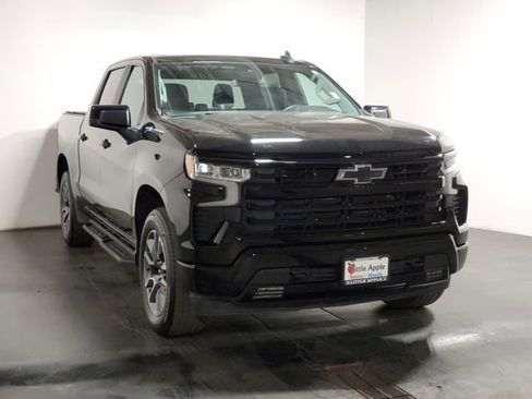 Used 2023 Chevrolet Silverado 1500 RST image 2
