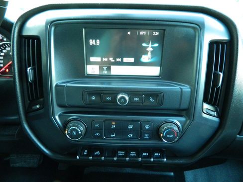 Used 2017 Chevrolet Silverado 1500 W/T AWD/4WD image 19
