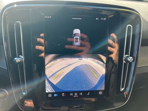 Certified 2025 Volvo XC40 B5 Core image 23