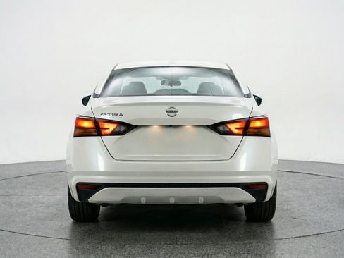Used 2025 Nissan Altima 2.5 SV FWD image 7