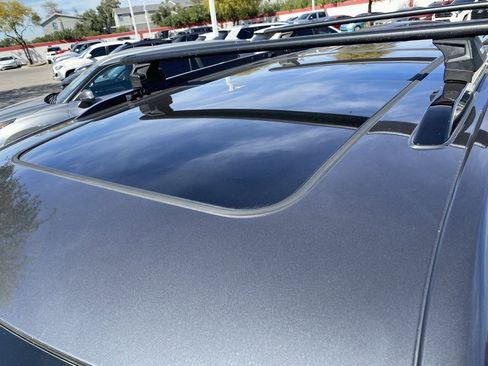 Used 2022 Jeep Grand Cherokee L Overland w/ Luxury Tech Group IV image 6