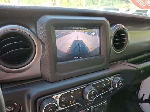 Used 2023 Jeep Wrangler Unlimited Sport AWD/4WD image 18