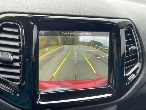 Used 2018 Jeep Compass Limited image 34