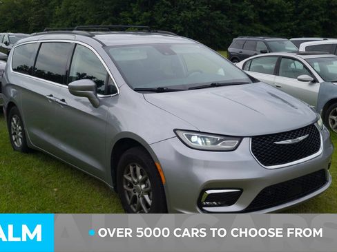 Used 2021 Chrysler Pacifica Touring FWD image 3