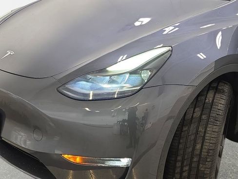 Used 2023 Tesla Model Y Long Range AWD/4WD image 29