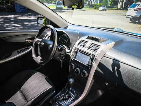 Used 2013 Toyota Corolla S FWD image 17