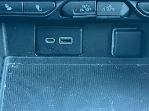 Used 2022 Chevrolet Tahoe LT w/ Luxury Package RWD image 6