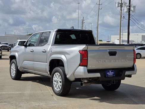 Used 2025 Toyota Tacoma SR5 AWD/4WD image 7