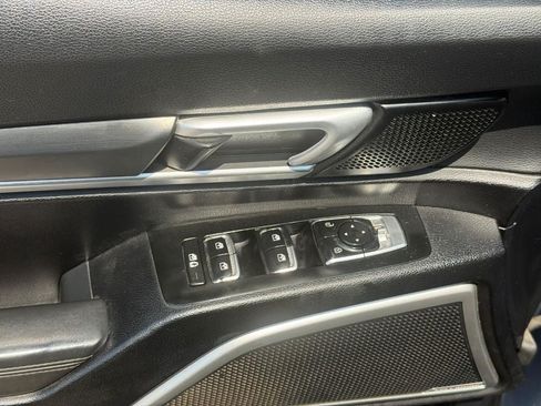 Used 2020 Kia Telluride LX AWD/4WD image 18