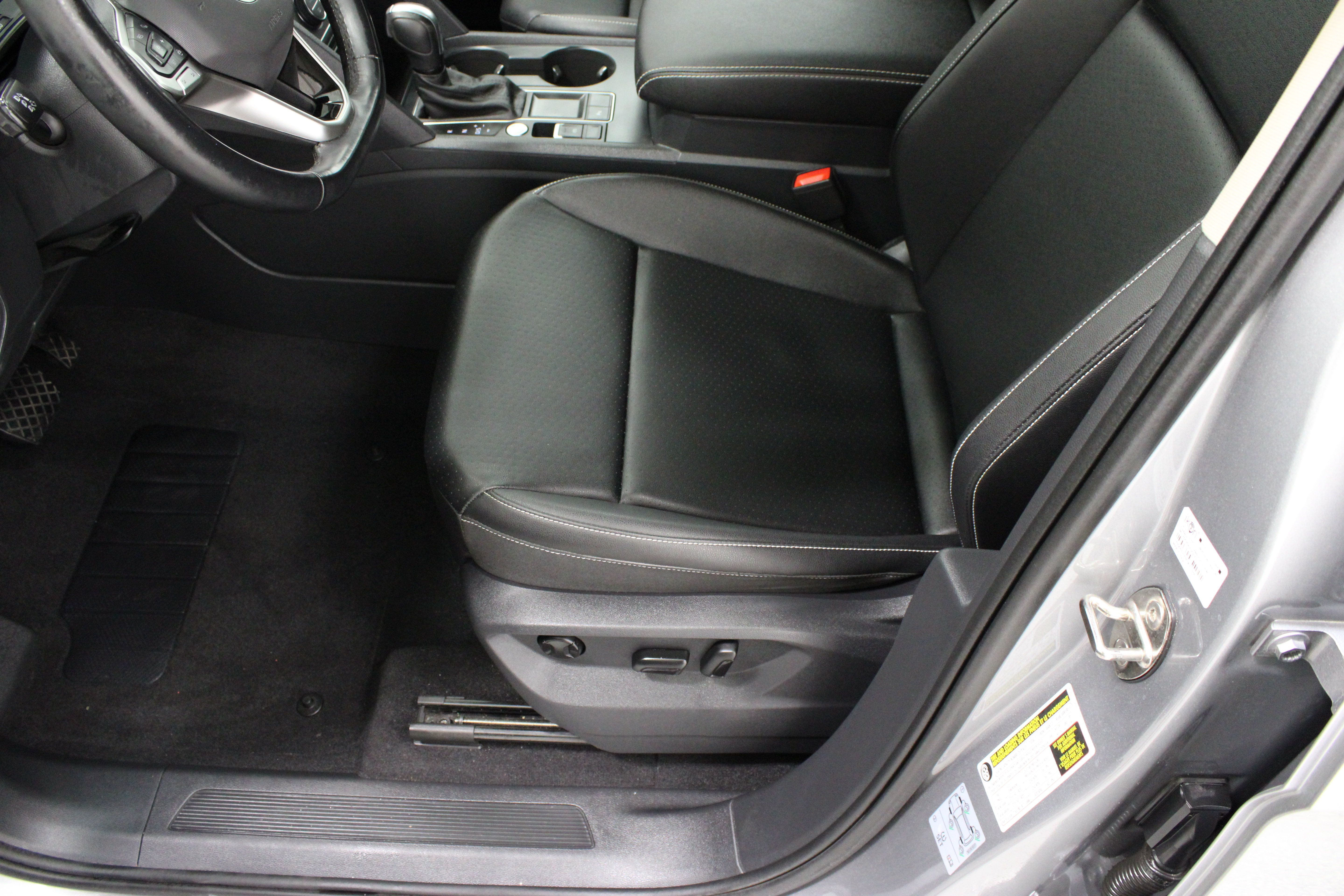 Used 2021 Volkswagen Atlas SE FWD image 15