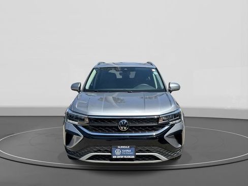 Certified 2023 Volkswagen Taos SE FWD image 2