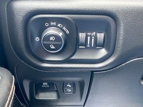 Used 2023 RAM 1500 Laramie AWD/4WD image 33
