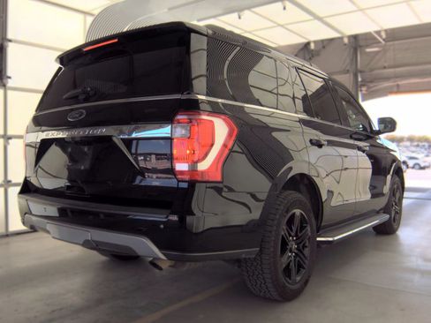 Used 2021 Ford Expedition XLT RWD image 2