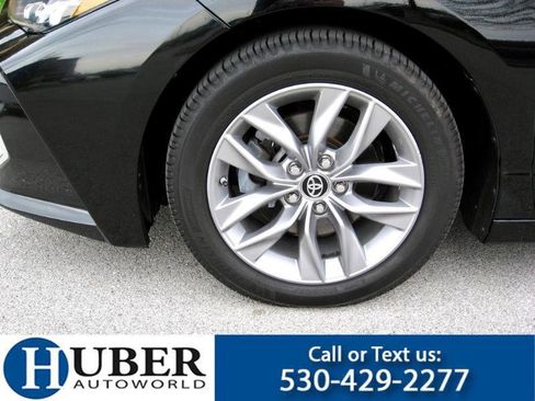 Used 2019 Toyota Avalon XLE image 13