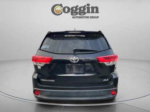 Used 2019 Toyota Highlander XLE image 4