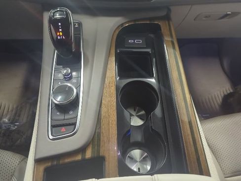 Used 2022 Cadillac Escalade Premium Luxury Platinum w/ LPO, Radiant Package image 30