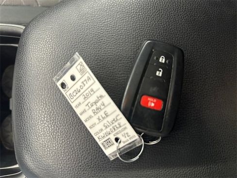 Used 2019 Toyota RAV4 XLE w/ Carpet Mat Package image 32