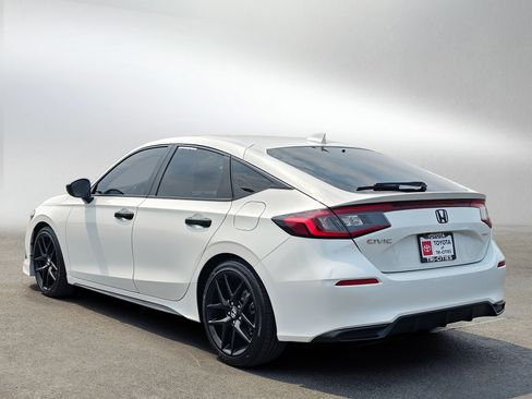 Used 2023 Honda Civic Sport image 3
