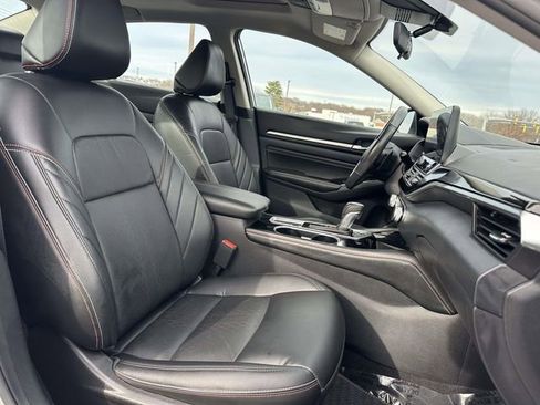 Used 2023 Nissan Altima 2.5 SR w/ SR Premium Package image 10