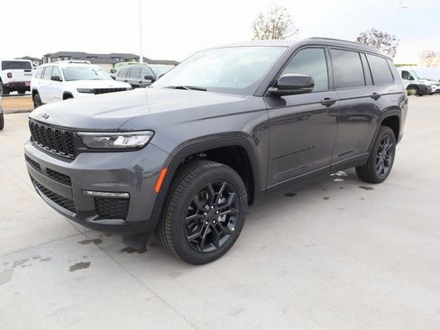 New 2025 Jeep Grand Cherokee L Limited image 11