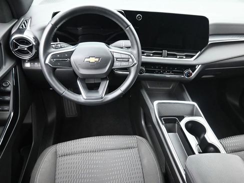 Used 2025 Chevrolet Equinox LT AWD/4WD image 11