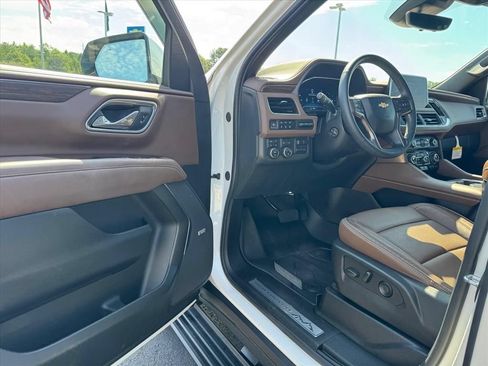 Used 2024 Chevrolet Tahoe High Country AWD/4WD image 17