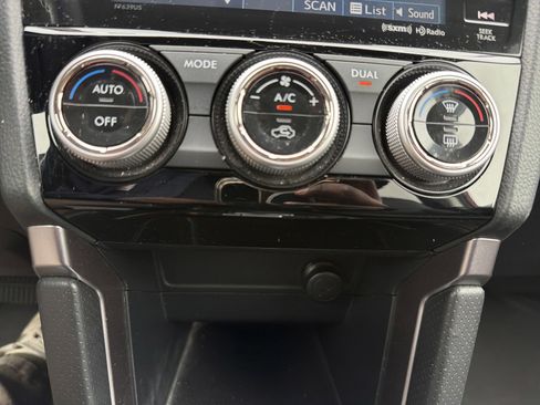 Used 2018 Subaru Forester 2.5i Touring w/ Popular Package #3B image 23