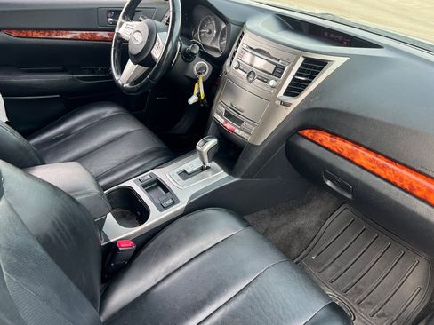 Used 2010 Subaru Outback 2.5i Limited image 13