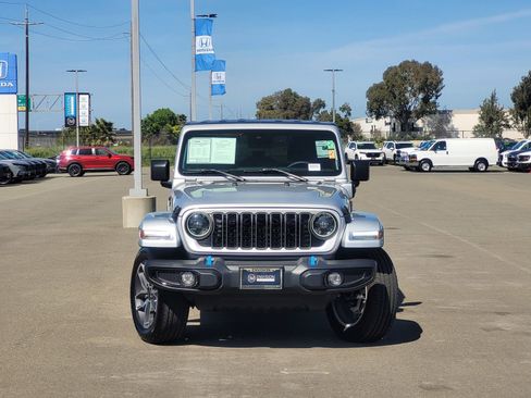 Used 2024 Jeep Wrangler Unlimited w/ Convenience Group image 2