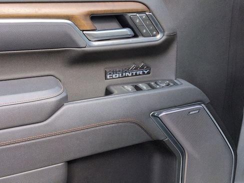 Certified 2025 Chevrolet Silverado 1500 High Country AWD/4WD image 10